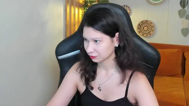 Snapshot of SaraDenars chatting on November 10, 5:06 am SaraDenars online show from November 10, 5:06 am