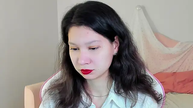 Snapshot of SaraDenars chatting on November 18, 5:12 am SaraDenars online show from November 18, 5:12 am