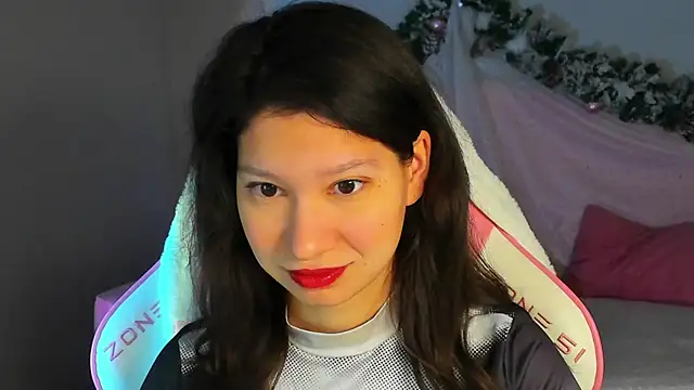 Snapshot of SaraDenars chatting on December 14, 5:13 am SaraDenars online show from December 14, 5:13 am