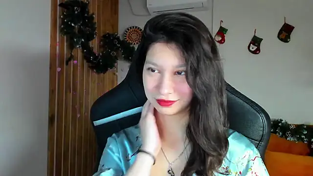 Snapshot of SaraDenars chatting on December 22, 6:32 am SaraDenars online show from December 22, 6:32 am