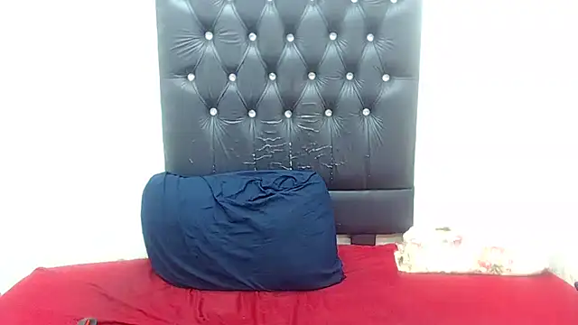 AUGUSTBLOOMxx online show from March 22, 4:27 am