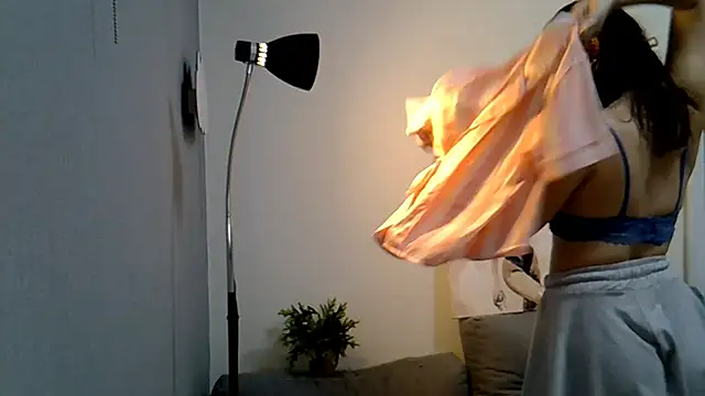 Snapshot of KiraHoney chatting on November 27, 9:50 pm KiraHoney online show from November 27, 9:50 pm