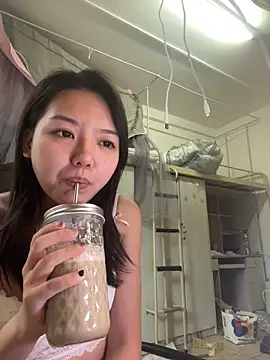 Snapshot of 99EE-yy chatting on November 29, 6:05 am 99EE-yy online show from November 29, 6:05 am