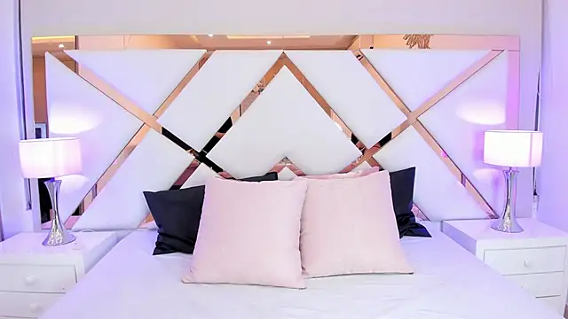 EmaaTaylor online show from December 3, 7:56 pm