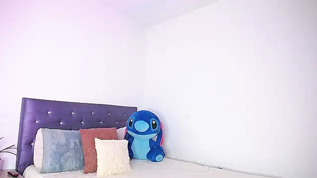 Snapshot of BryanaSmiths chatting on December 16, 2:44 pm BryanaSmiths online show from December 16, 2:44 pm