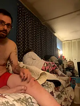 Snapshot of biggdaddyandqueenn chatting on November 24, 7:08 am biggdaddyandqueenn online show from November 24, 7:08 am