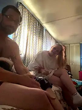 Snapshot of biggdaddyandqueenn chatting on November 26, 6:42 pm biggdaddyandqueenn online show from November 26, 6:42 pm