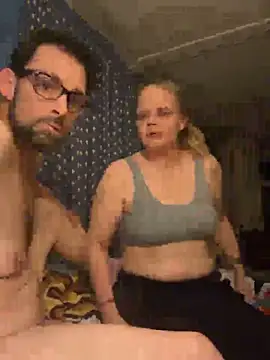 Snapshot of biggdaddyandqueenn chatting on November 27, 11:40 pm biggdaddyandqueenn online show from November 27, 11:40 pm