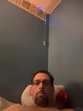 Snapshot of biggdaddyandqueenn chatting on December 1, 8:08 am biggdaddyandqueenn online show from December 1, 8:08 am