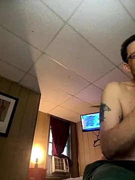 Snapshot of biggdaddyandqueenn chatting on December 2, 1:05 pm biggdaddyandqueenn online show from December 2, 1:05 pm