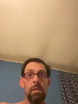 Snapshot of biggdaddyandqueenn chatting on December 3, 10:52 pm biggdaddyandqueenn online show from December 3, 10:52 pm