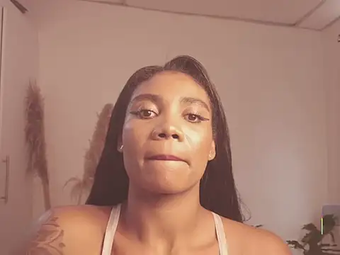 Snapshot of Miss_Benz chatting on November 12, 1:55 pm Miss Benz online show from November 12, 1:55 pm