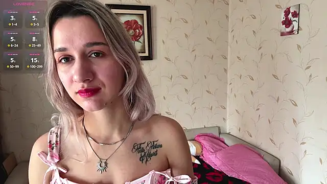 Snapshot of Auroragin chatting on November 29, 9:12 am Auroragin online show from November 29, 9:12 am