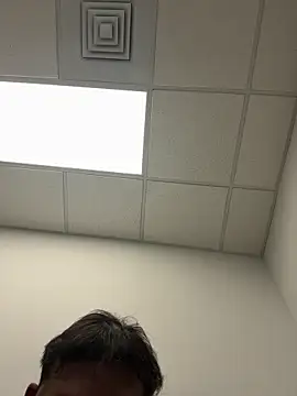 Snapshot of gino32582 chatting on December 18, 10:38 pm gino32582 online show from December 18, 10:38 pm