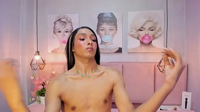 Snapshot of sensual_skinny chatting on November 18, 9:14 am sensual skinny online show from November 18, 9:14 am