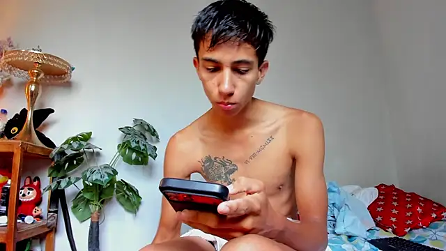Snapshot of lucian_davii chatting on July 14, 1:06 pm lucian davii online show from July 14, 1:06 pm