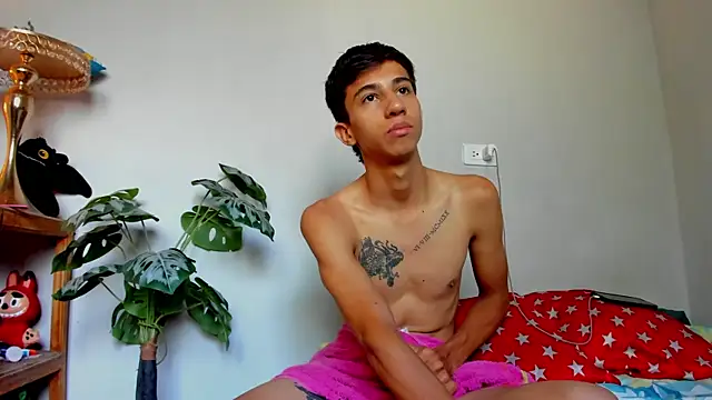 Snapshot of lucian_davii chatting on July 17, 1:29 pm lucian davii online show from July 17, 1:29 pm