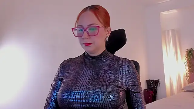 Snapshot of MistressErza chatting on June 16, 7:05 pm MistressErza online show from June 16, 7:05 pm