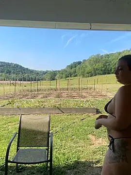 Snapshot of thickfarmtwat chatting on May 19, 1:50 pm thickfarmtwat online show from May 19, 1:50 pm