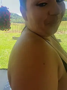 Snapshot of thickfarmtwat chatting on June 4, 3:18 pm thickfarmtwat online show from June 4, 3:18 pm