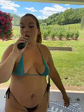 Snapshot of thickfarmtwat chatting on June 19, 4:33 pm thickfarmtwat online show from June 19, 4:33 pm