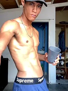 Snapshot of meliodas_23cm chatting on December 15, 2:21 pm meliodas 23cm online show from December 15, 2:21 pm