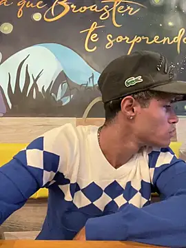 Snapshot of meliodas_23cm chatting on January 13, 10:37 pm meliodas 23cm online show from January 13, 10:37 pm