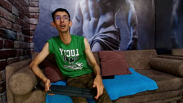 Snapshot of ZyroNight chatting on November 6, 7:48 pm ZyroNight online show from November 6, 7:48 pm