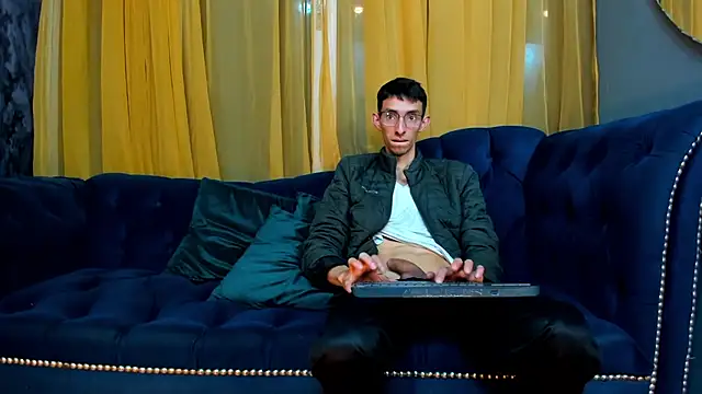 Snapshot of ZyroNight chatting on November 9, 12:53 am ZyroNight online show from November 9, 12:53 am