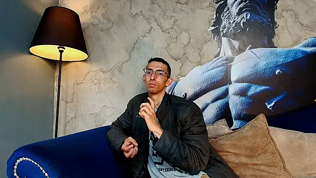 Snapshot of ZyroNight chatting on December 15, 7:18 pm ZyroNight online show from December 15, 7:18 pm