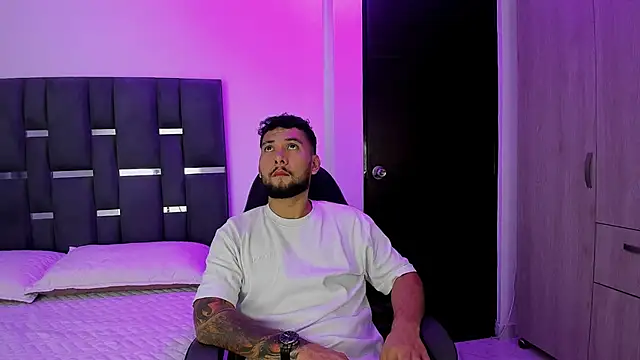 Snapshot of noah_corvelle chatting on November 9, 12:42 am noah corvelle online show from November 9, 12:42 am