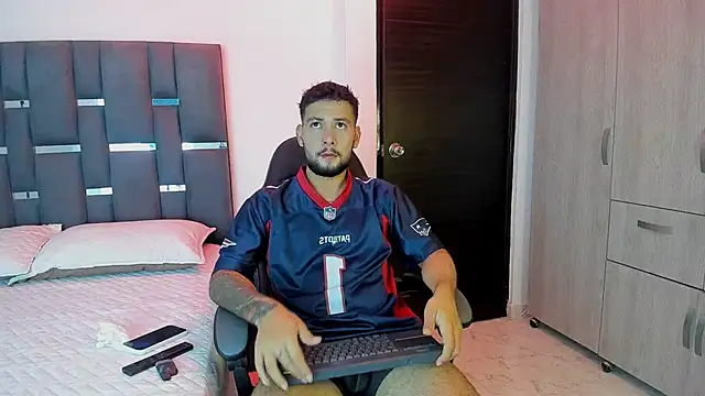 Snapshot of noah_corvelle chatting on November 10, 12:53 am noah corvelle online show from November 10, 12:53 am