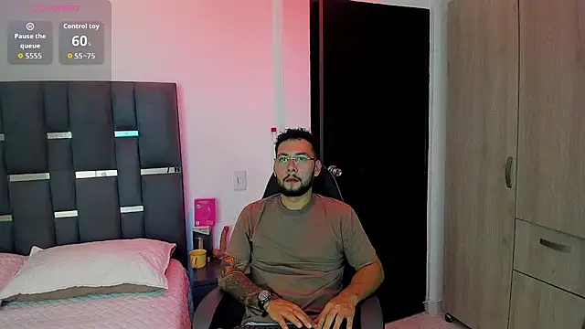 Snapshot of noah_corvelle chatting on November 15, 1:14 am noah corvelle online show from November 15, 1:14 am