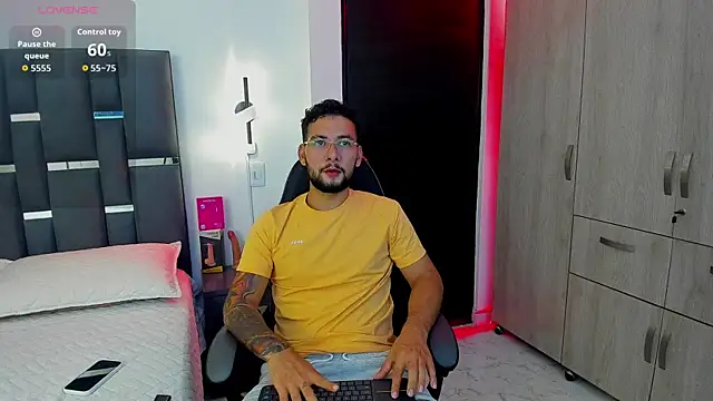 Snapshot of noah_corvelle chatting on November 17, 10:04 pm noah corvelle online show from November 17, 10:04 pm