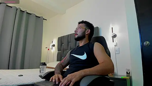 Snapshot of noah_corvelle chatting on November 18, 11:26 pm noah corvelle online show from November 18, 11:26 pm