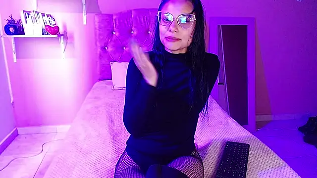 Snapshot of valkiry_ chatting on November 6, 5:47 pm valkiry online show from November 6, 5:47 pm