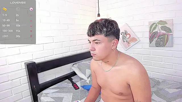 Snapshot of Sweet_Dust chatting on November 21, 12:15 pm Sweet Dust online show from November 21, 12:15 pm