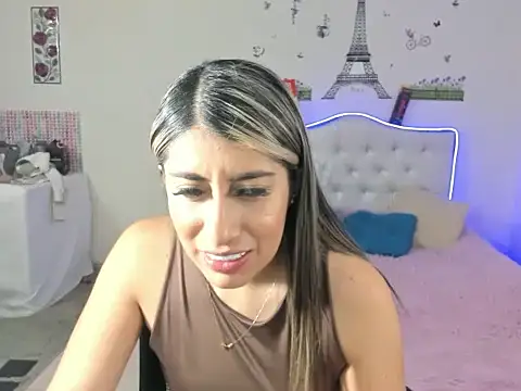 Snapshot of veronicamist95 chatting on November 7, 2:11 am veronicamist95 online show from November 7, 2:11 am