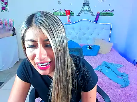 Snapshot of veronicamist95 chatting on November 8, 1:28 am veronicamist95 online show from November 8, 1:28 am