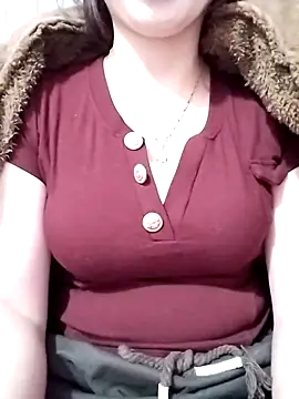 Snapshot of Niramiu chatting on November 19, 2:22 am Niramiu online show from November 19, 2:22 am