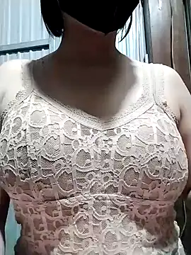 Snapshot of Niramiu chatting on November 28, 3:20 am Niramiu online show from November 28, 3:20 am