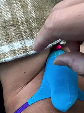 Snapshot of aacouple chatting on November 27, 10:34 pm aacouple online show from November 27, 10:34 pm