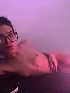 zowi101 online show from December 16, 4:28 am