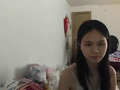 Snapshot of RebelAura chatting on May 25, 2:23 pm RebelAura online show from May 25, 2:23 pm