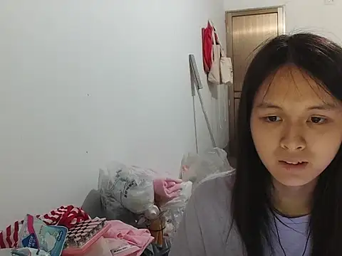 Snapshot of RebelAura chatting on May 29, 1:42 pm RebelAura online show from May 29, 1:42 pm