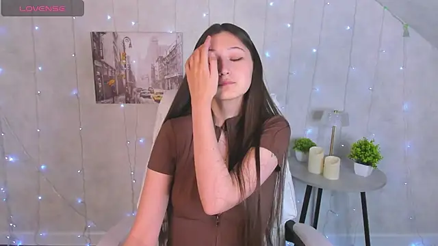 Snapshot of Ella_Burns chatting on December 2, 10:09 am Ella Burns online show from December 2, 10:09 am