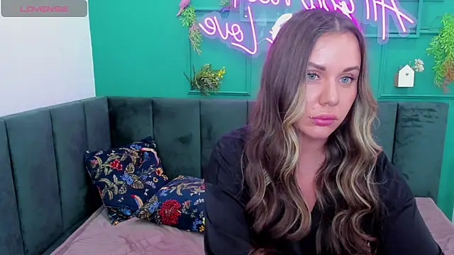 TracyMooree online show from November 9, 5:06 am