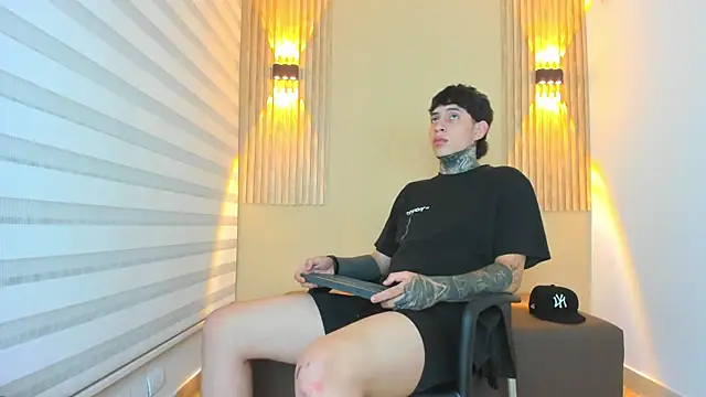 DANTE ARMSTRONG online show from November 11, 4:12 am