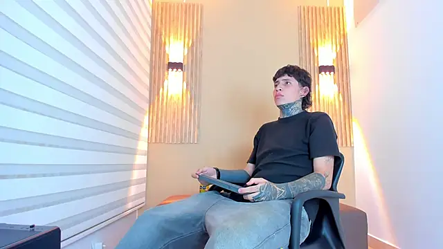 DANTE ARMSTRONG online show from December 3, 3:47 am