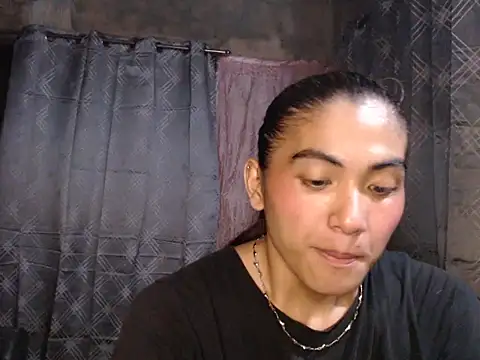 Snapshot of ursexykittykat_xx chatting on July 1, 11:23 am ursexykittykat xx online show from July 1, 11:23 am